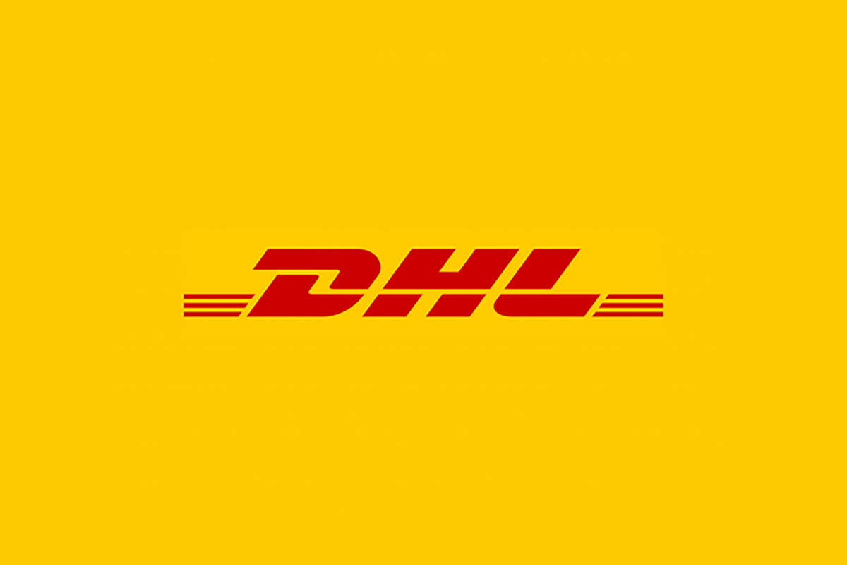 Logo màu vàng của DHL nổi bật trên thị trường
