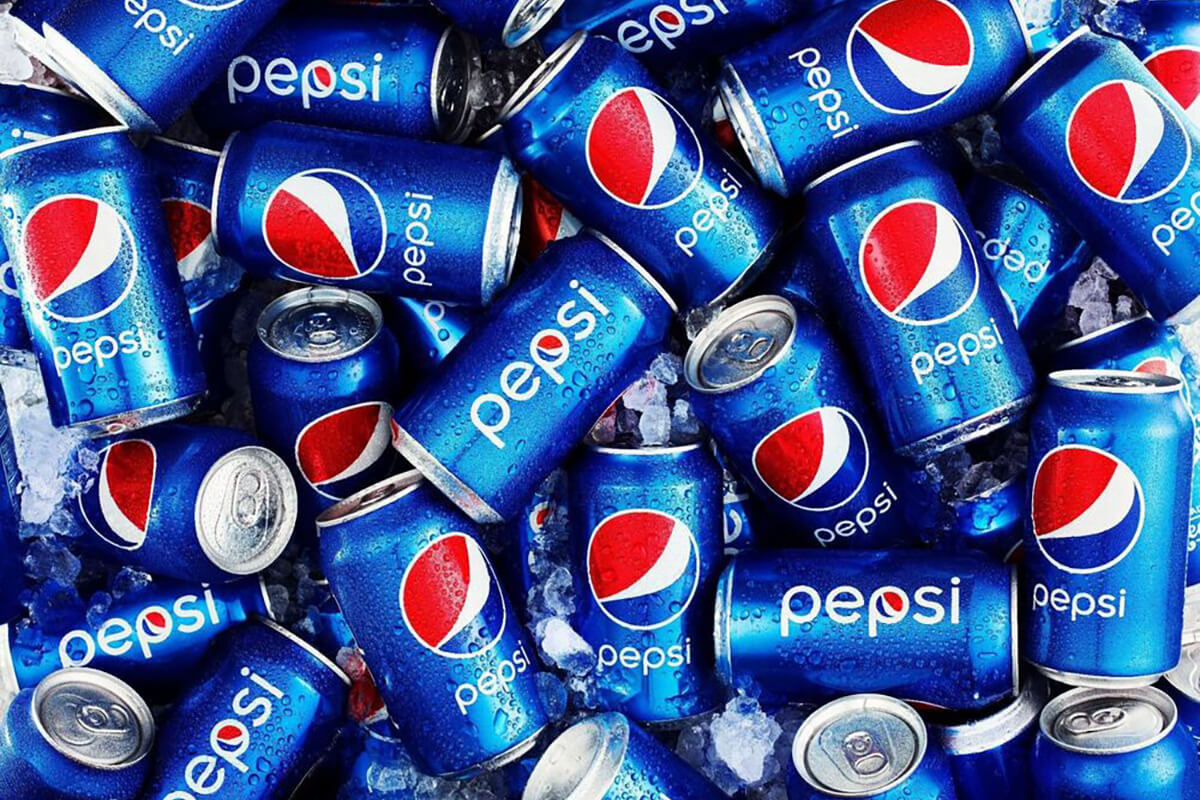 Pepsi - đối thủ trực tiếp với Coca Cola
